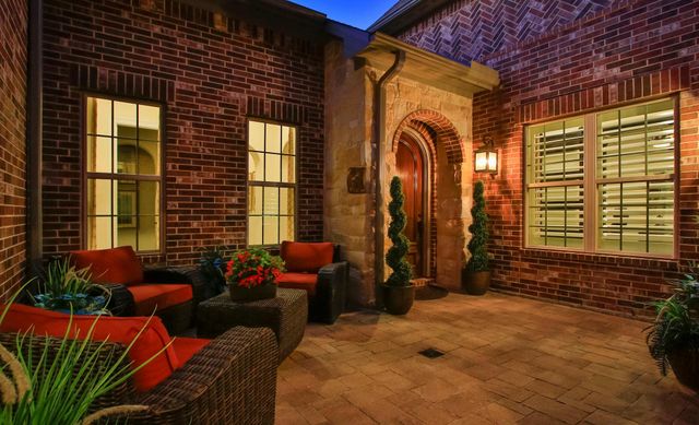 134 S Curly Willow Circle, Tomball, TX 77375