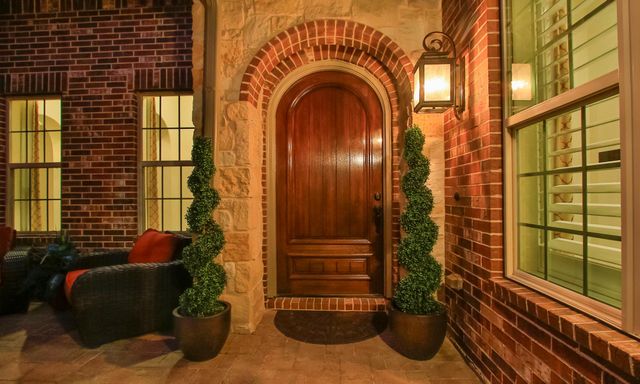 134 S Curly Willow Circle, Tomball, TX 77375