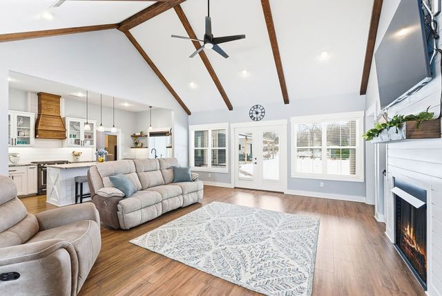 702 Viney Grove Road, Prairie Grove, AR 72753