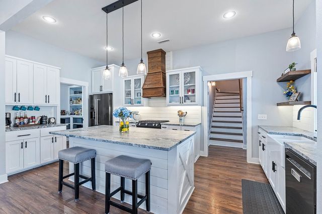 702 Viney Grove Road, Prairie Grove, AR 72753