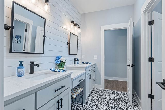 702 Viney Grove Road, Prairie Grove, AR 72753