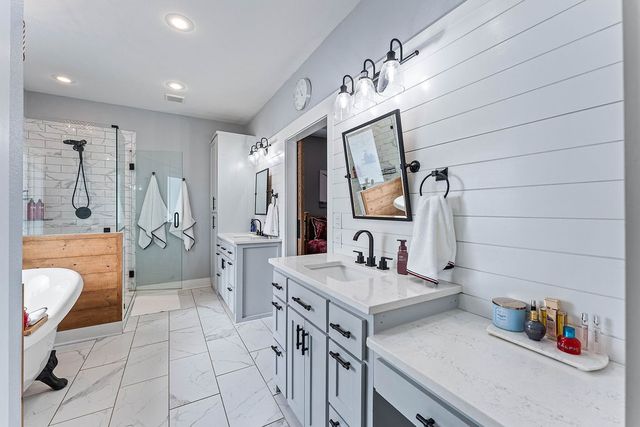 702 Viney Grove Road, Prairie Grove, AR 72753