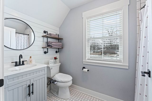 702 Viney Grove Road, Prairie Grove, AR 72753