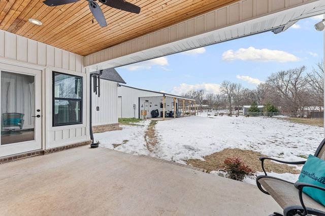 702 Viney Grove Road, Prairie Grove, AR 72753