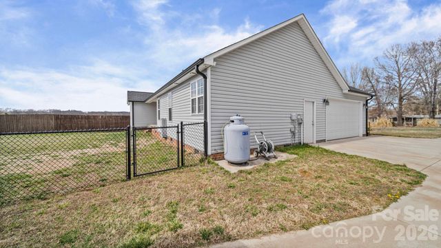 3897 Ritchie Road, Lincolnton, NC 28092