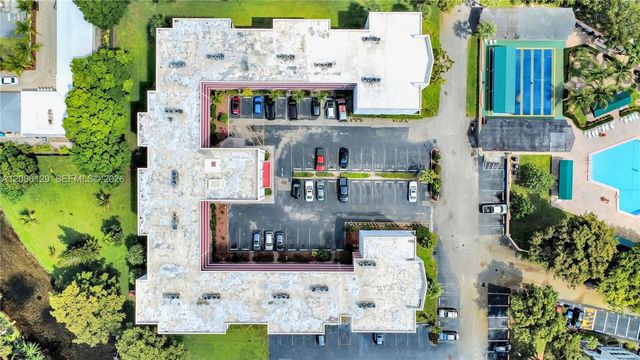 4000 NW 44th Avenue 306, Lauderdale Lakes, FL 33319