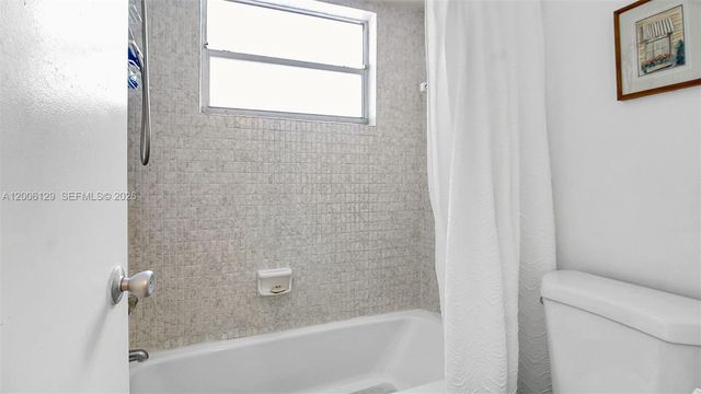 4000 NW 44th Avenue 306, Lauderdale Lakes, FL 33319