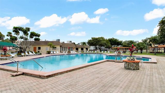 4000 NW 44th Avenue 306, Lauderdale Lakes, FL 33319