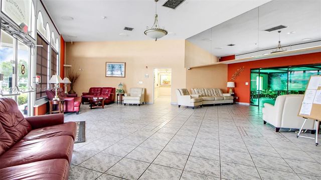 4000 NW 44th Avenue 306, Lauderdale Lakes, FL 33319