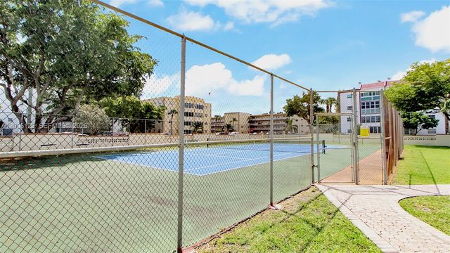 4000 NW 44th Avenue 306, Lauderdale Lakes, FL 33319