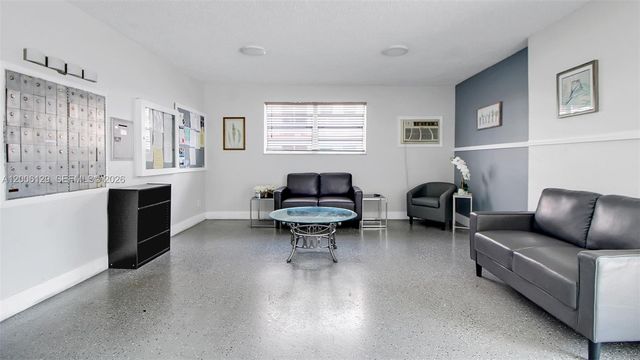 4000 NW 44th Avenue 306, Lauderdale Lakes, FL 33319