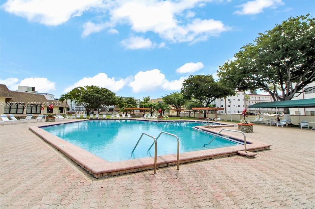 4000 NW 44th Avenue 306, Lauderdale Lakes, FL 33319