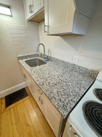28 Academy Hill Rd 1F, Boston, MA 02135