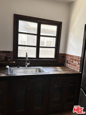 156 N Kenmore Avenue 2, Los Angeles, CA 90004