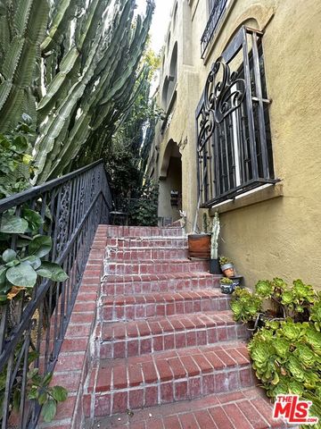 156 N Kenmore Avenue 2, Los Angeles, CA 90004
