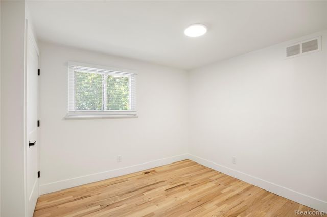 14631 Labelle Street, Oak Park, MI 48237