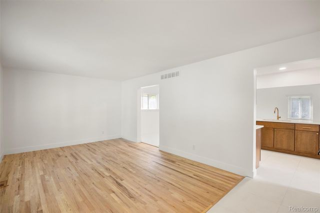 14631 Labelle Street, Oak Park, MI 48237
