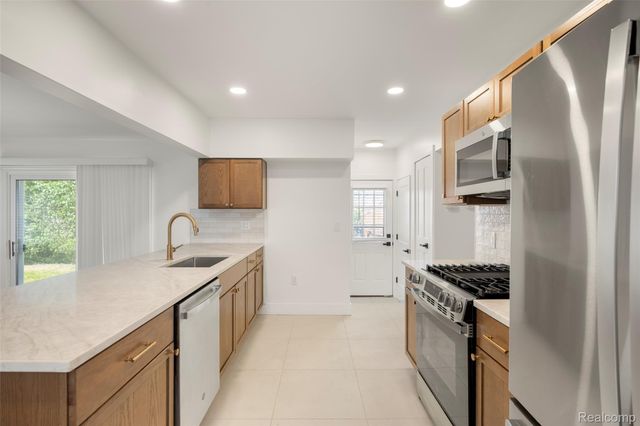 14631 Labelle Street, Oak Park, MI 48237