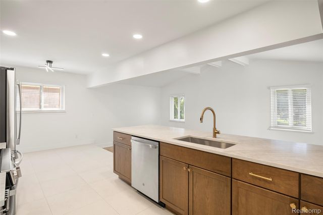 14631 Labelle Street, Oak Park, MI 48237
