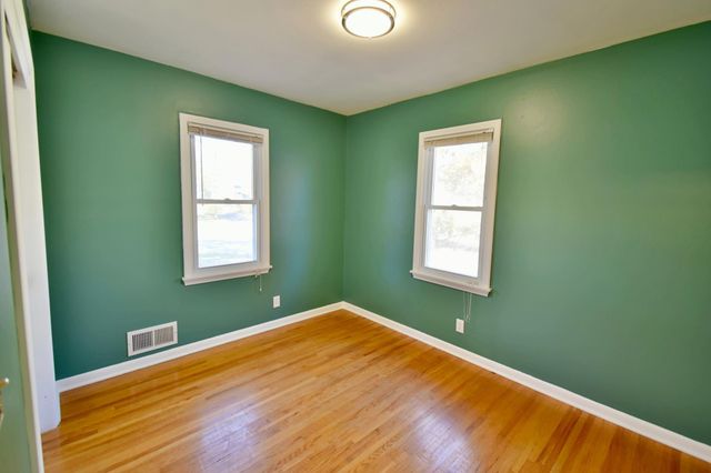 42 Oday Street, Maplewood, MN 55119