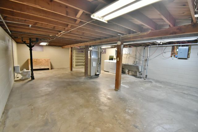 42 Oday Street, Maplewood, MN 55119