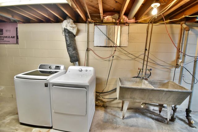 42 Oday Street, Maplewood, MN 55119