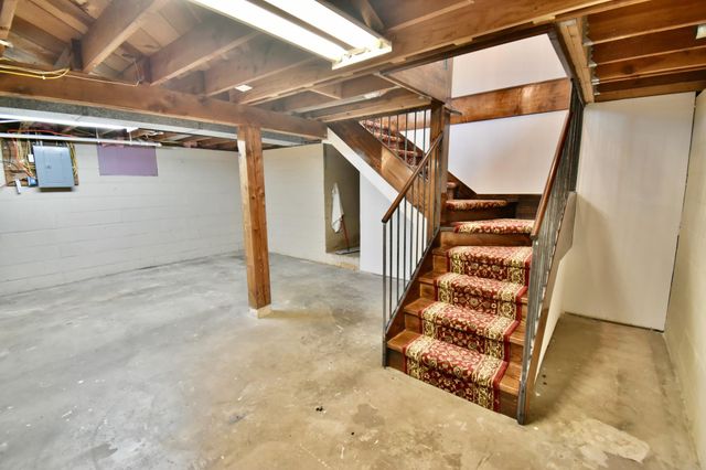 42 Oday Street, Maplewood, MN 55119