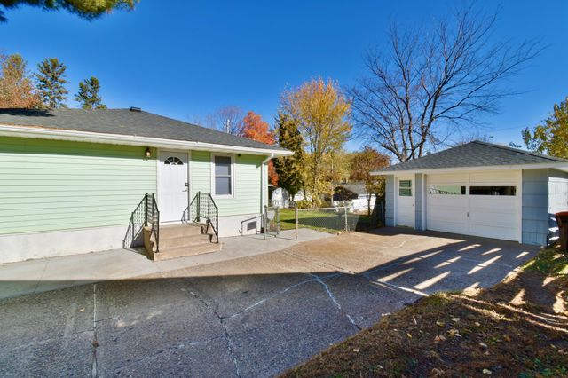 42 Oday Street, Maplewood, MN 55119