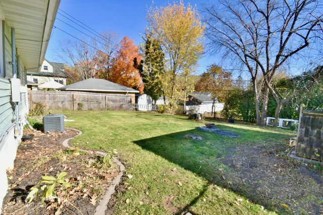 42 Oday Street, Maplewood, MN 55119