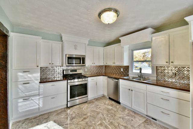 42 Oday Street, Maplewood, MN 55119