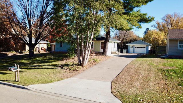 42 Oday Street, Maplewood, MN 55119