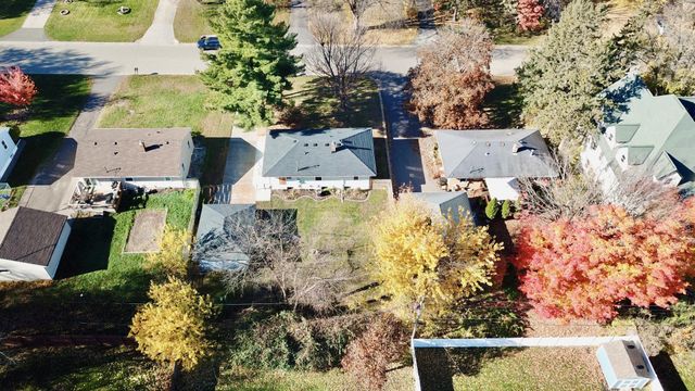 42 Oday Street, Maplewood, MN 55119