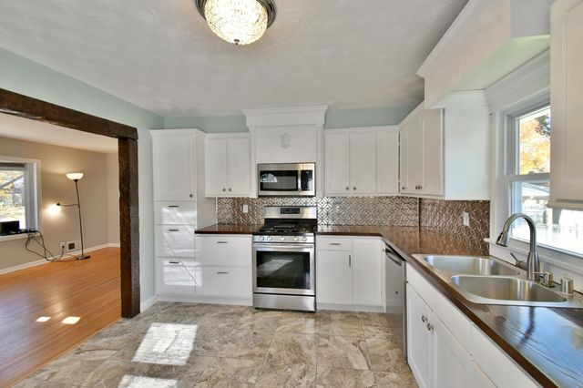 42 Oday Street, Maplewood, MN 55119