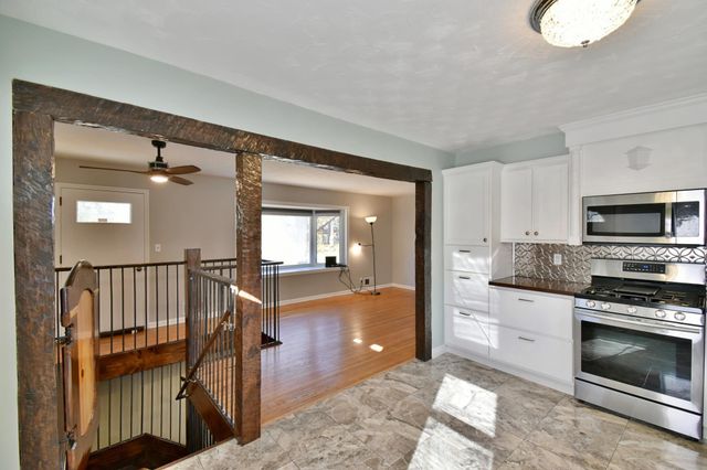 42 Oday Street, Maplewood, MN 55119