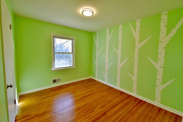 42 Oday Street, Maplewood, MN 55119