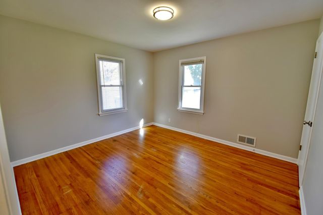 42 Oday Street, Maplewood, MN 55119