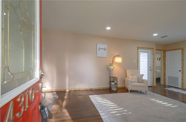 4310 Mistletoe Dr, Corpus Christi, TX 78411