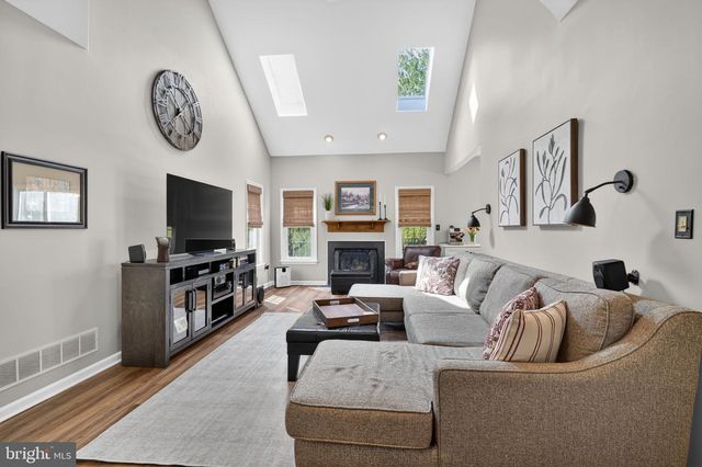 5 BLUE BELL LN, Robbinsville, NJ 08691