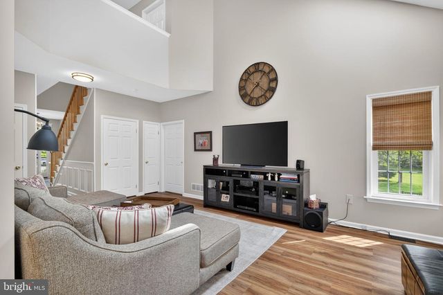 5 BLUE BELL LN, Robbinsville, NJ 08691