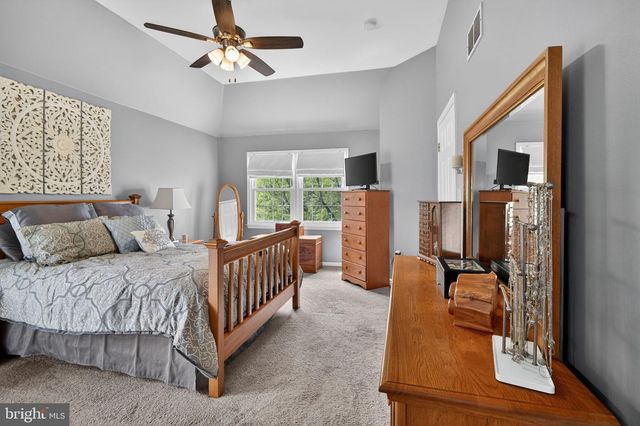 5 BLUE BELL LN, Robbinsville, NJ 08691