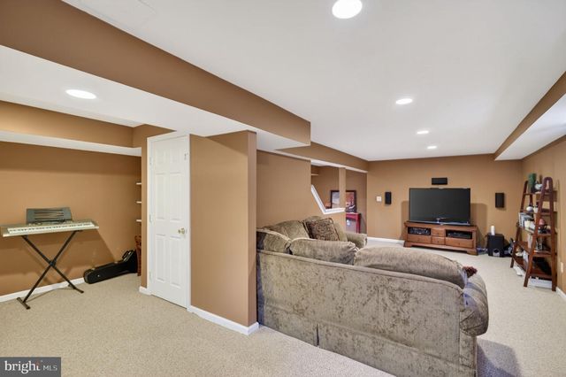 5 BLUE BELL LN, Robbinsville, NJ 08691