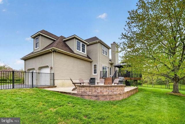 5 BLUE BELL LN, Robbinsville, NJ 08691