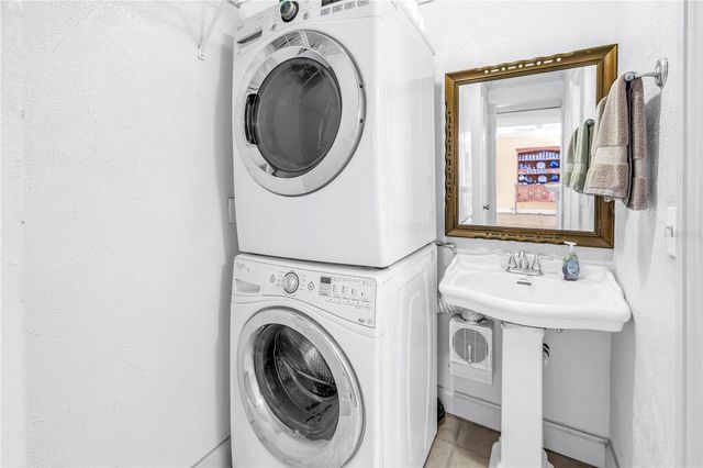 3580 41ST LANE S I, St Petersburg, FL 33711