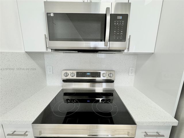 2401 Riverside Dr 407-B, Coral Springs, FL 33065