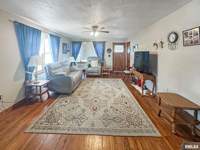 118 E FRANKLIN Street, Mt Sterling, IL 62353