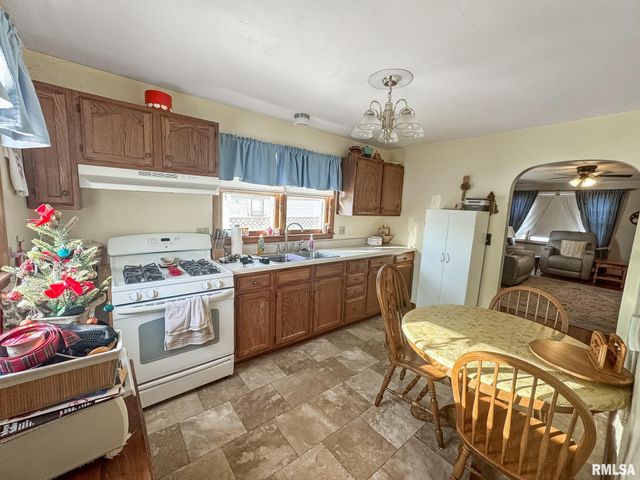 118 E FRANKLIN Street, Mt Sterling, IL 62353