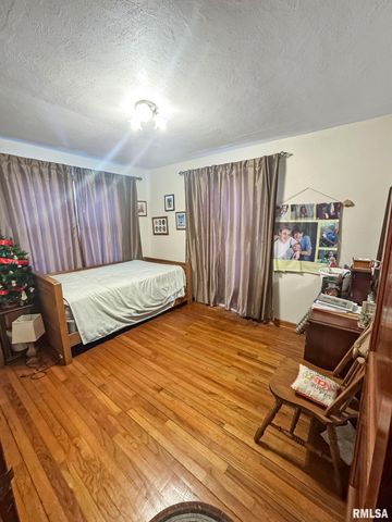 118 E FRANKLIN Street, Mt Sterling, IL 62353