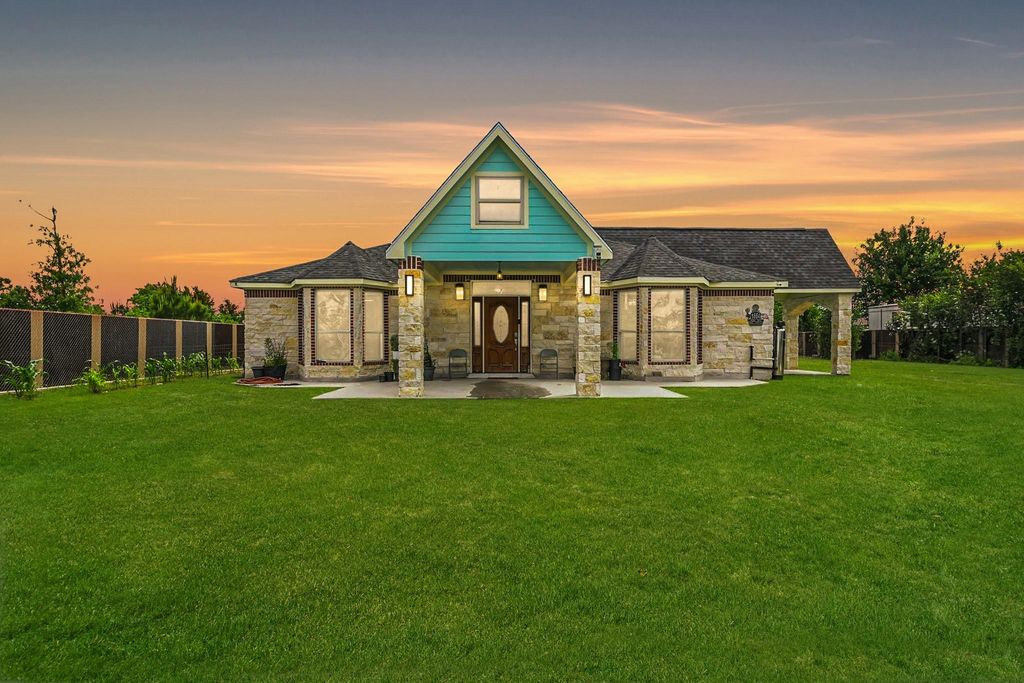 1664 Road 5601, Cleveland, TX 77327