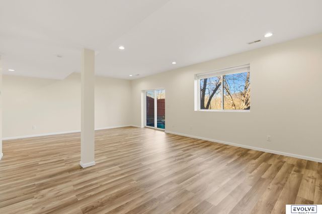 15062 Redman Avenue, Omaha, NE 68116