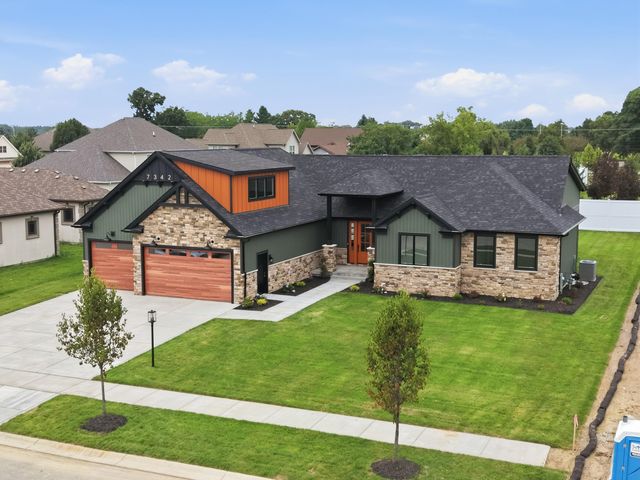 7342 Brookhaven Drive, Crown Point, IN 46307